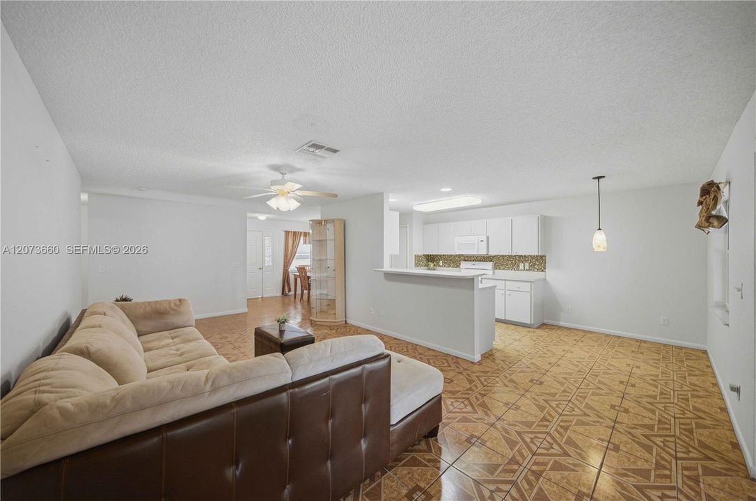 For Sale: $159,900 (2 beds, 2 baths, 1280 Square Feet)