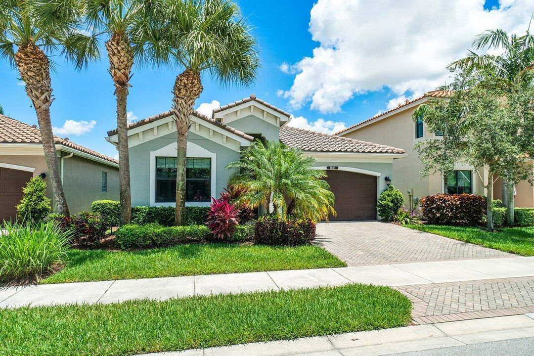 Sorrento Model Lake View
