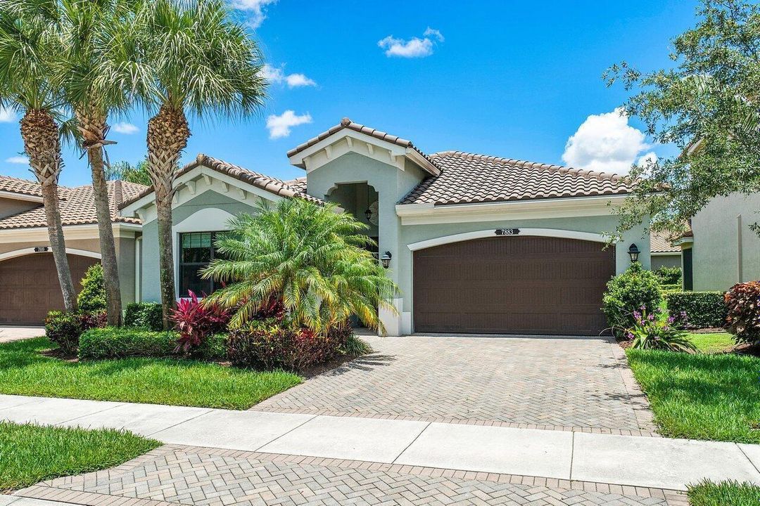 Sorrento Model Lake View