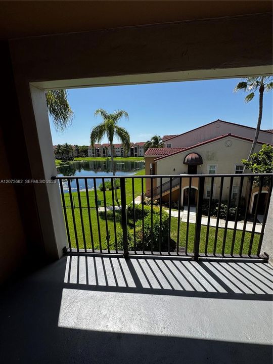For Rent: $2,500 (2 beds, 2 baths, 966 Square Feet)