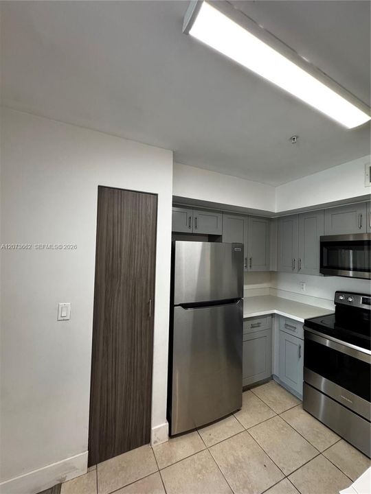 For Rent: $2,500 (2 beds, 2 baths, 966 Square Feet)