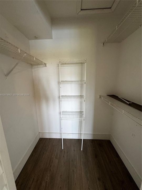 For Rent: $2,500 (2 beds, 2 baths, 966 Square Feet)
