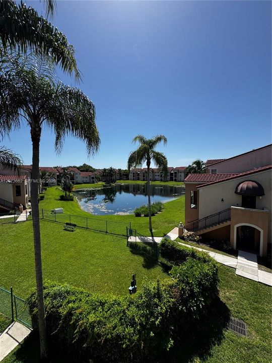 For Rent: $2,500 (2 beds, 2 baths, 966 Square Feet)