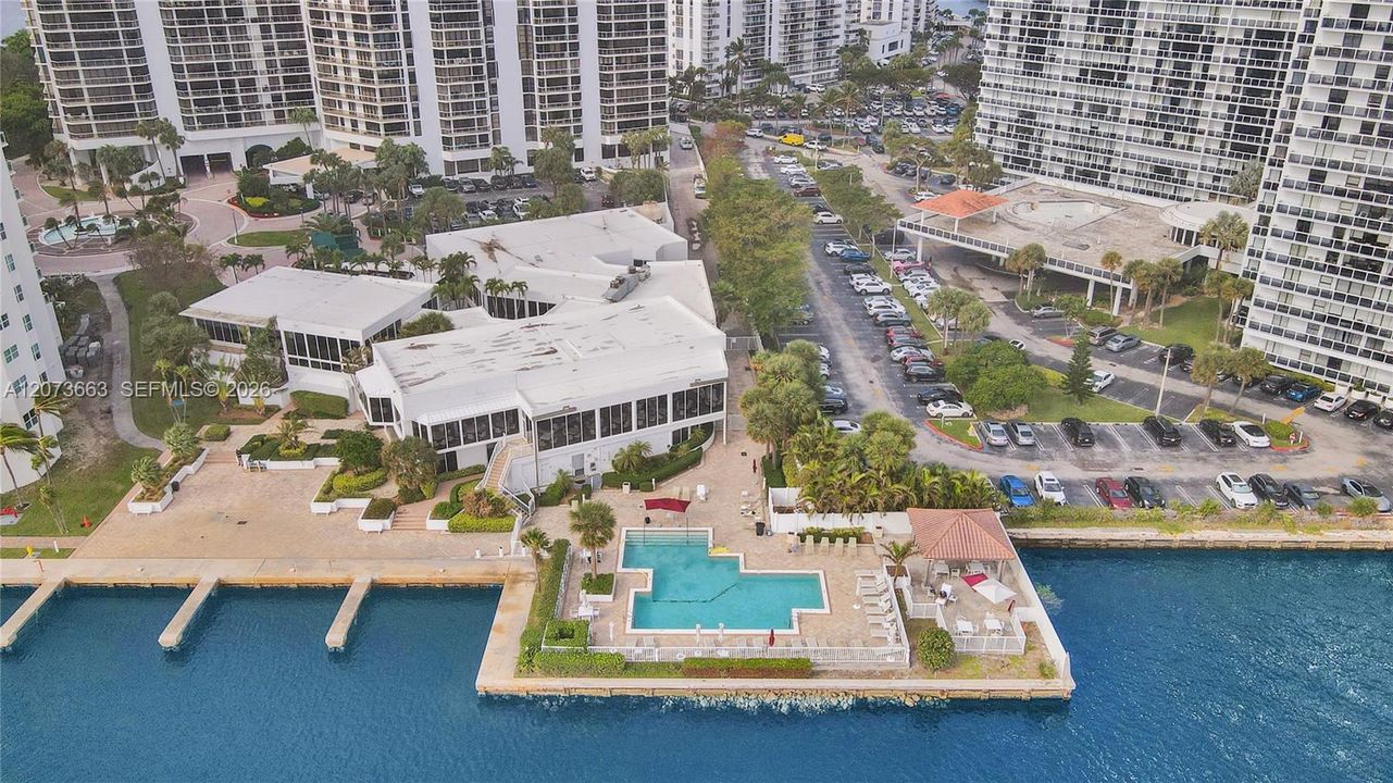 En Venta: $549,000 (2 camas, 2 baños, 1560 Pies cuadrados)