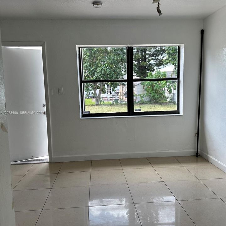 For Rent: $2,800 (2 beds, 1 baths, 1148 Square Feet)