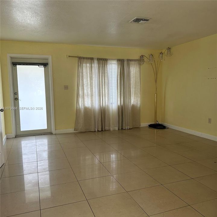 For Rent: $2,800 (2 beds, 1 baths, 1148 Square Feet)