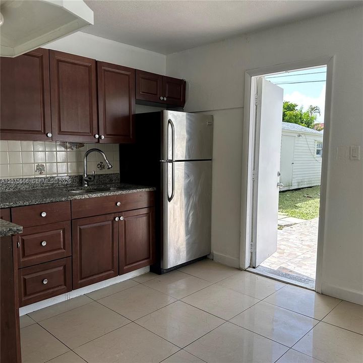 For Rent: $2,800 (2 beds, 1 baths, 1148 Square Feet)