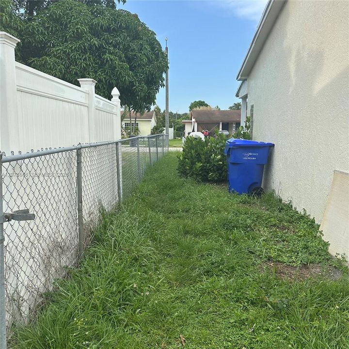 For Rent: $2,800 (2 beds, 1 baths, 1148 Square Feet)