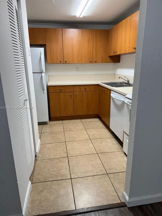 В аренду: $1,850 (2 спален, 2 ванн, 925 Квадратных фут)