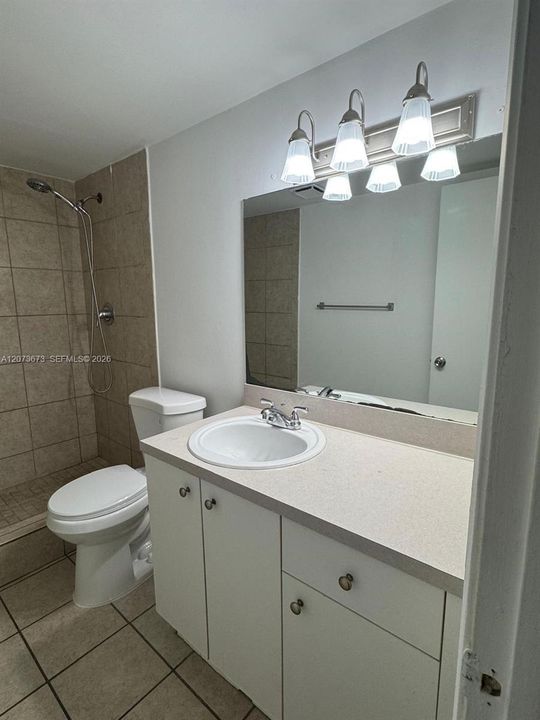 В аренду: $1,850 (2 спален, 2 ванн, 925 Квадратных фут)