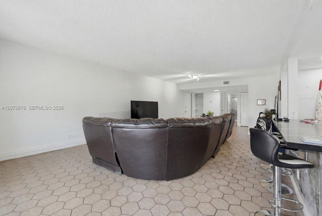 For Rent: $2,700 (3 beds, 2 baths, 1150 Square Feet)