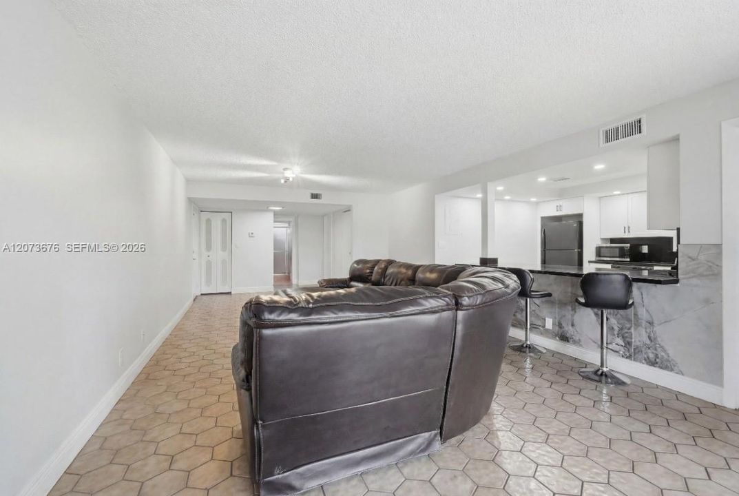 For Rent: $2,700 (3 beds, 2 baths, 1150 Square Feet)