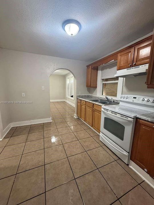 For Rent: $890 (3 beds, 1 baths, 3485 Square Feet)
