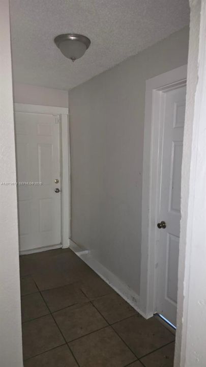 For Rent: $890 (3 beds, 1 baths, 3485 Square Feet)