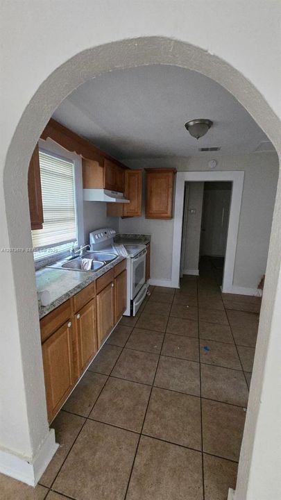 For Rent: $890 (3 beds, 1 baths, 3485 Square Feet)