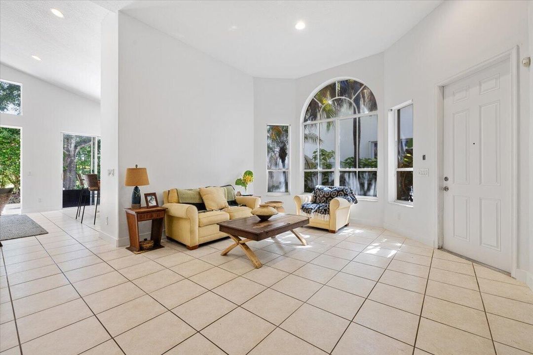 02-4841 N Classical Blvd A-0389