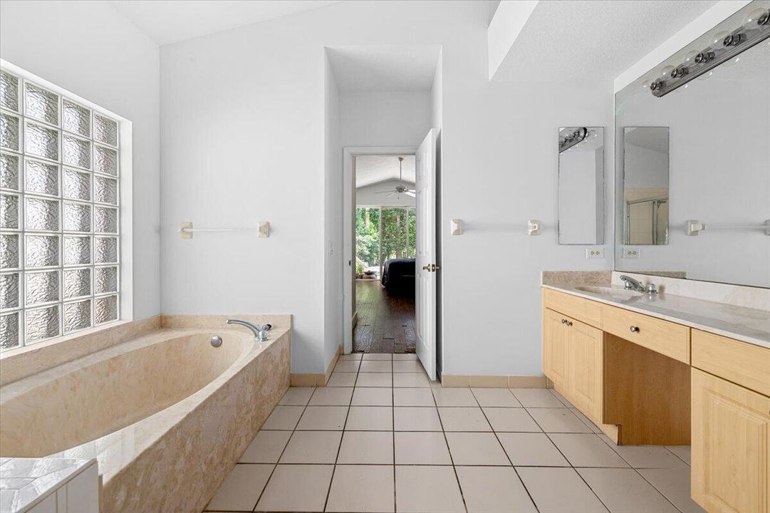 30-4841 N Classical Blvd A-0661