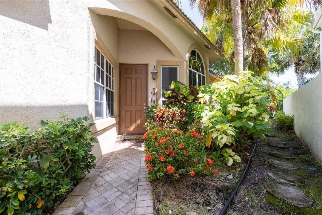 44-4841 N Classical Blvd X--19