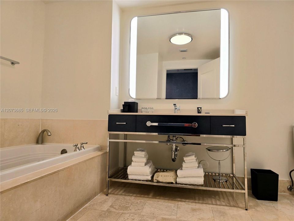 For Sale: $910,000 (0 beds, 1 baths, 516 Square Feet)