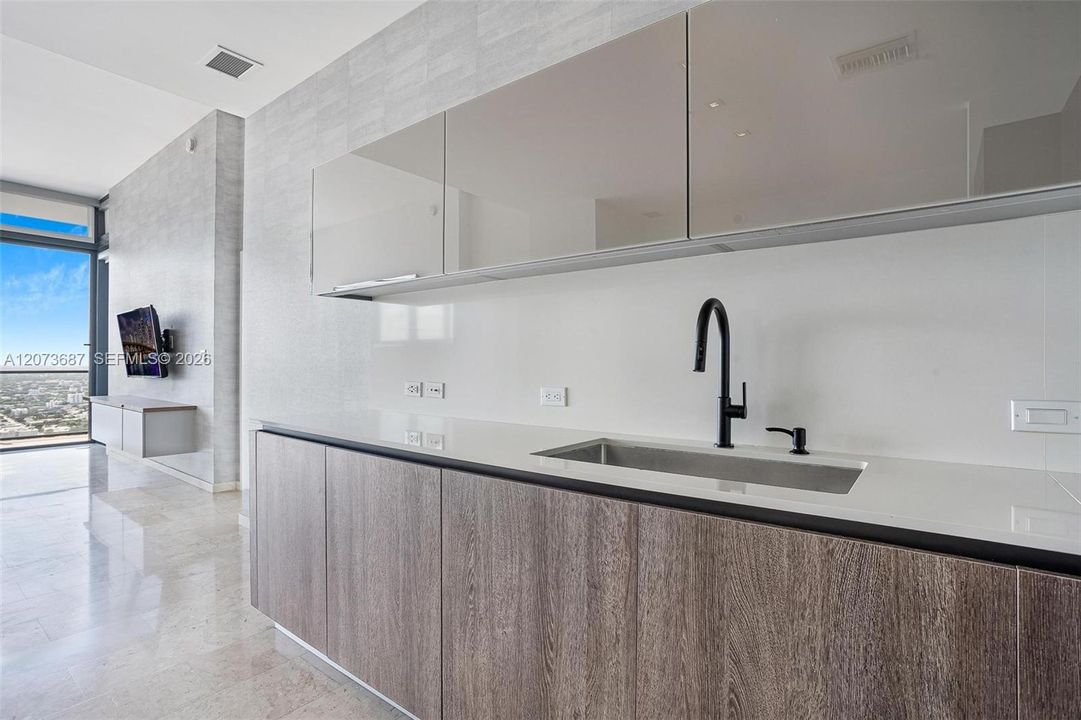 For Sale: $1,325,000 (2 beds, 2 baths, 1407 Square Feet)