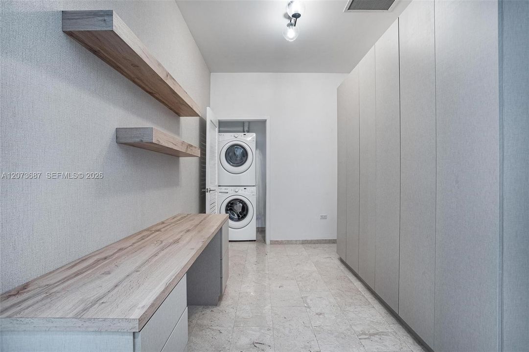 For Sale: $1,325,000 (2 beds, 2 baths, 1407 Square Feet)