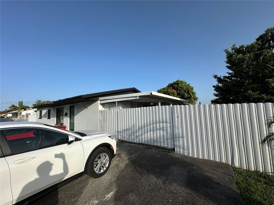 For Sale: $625,000 (3 beds, 1 baths, 1058 Square Feet)