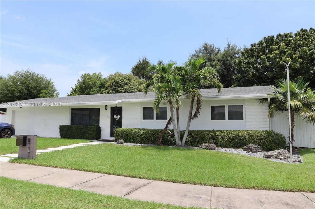 For Sale: $987,000 (3 beds, 2 baths, 1512 Square Feet)