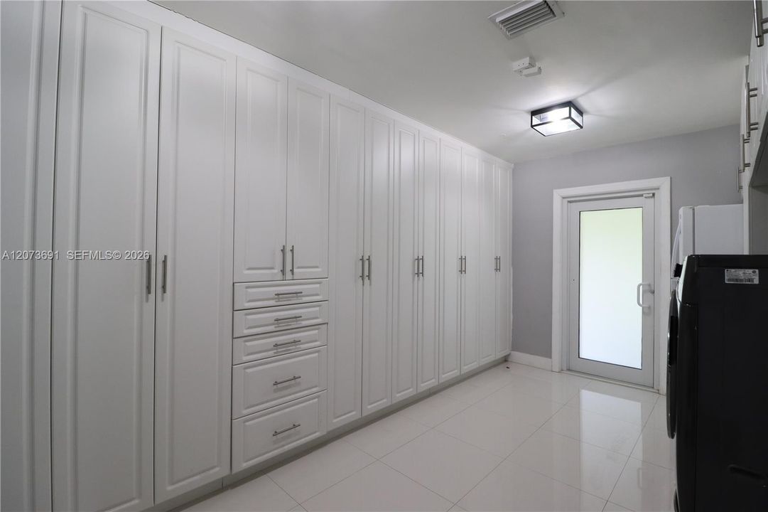 For Sale: $987,000 (3 beds, 2 baths, 1512 Square Feet)