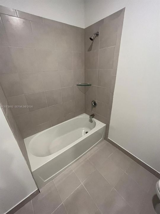 For Rent: $3,100 (4 beds, 2 baths, 1820 Square Feet)