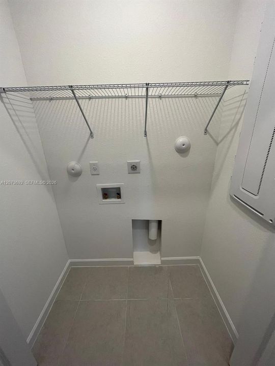For Rent: $3,100 (4 beds, 2 baths, 1820 Square Feet)