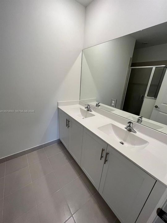 For Rent: $3,100 (4 beds, 2 baths, 1820 Square Feet)