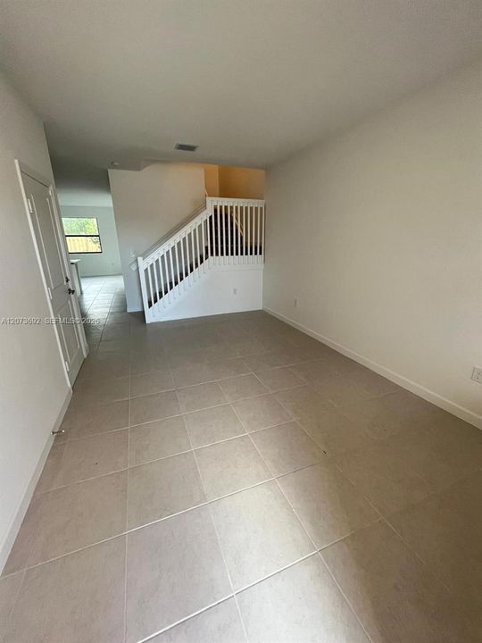For Rent: $3,100 (4 beds, 2 baths, 1820 Square Feet)