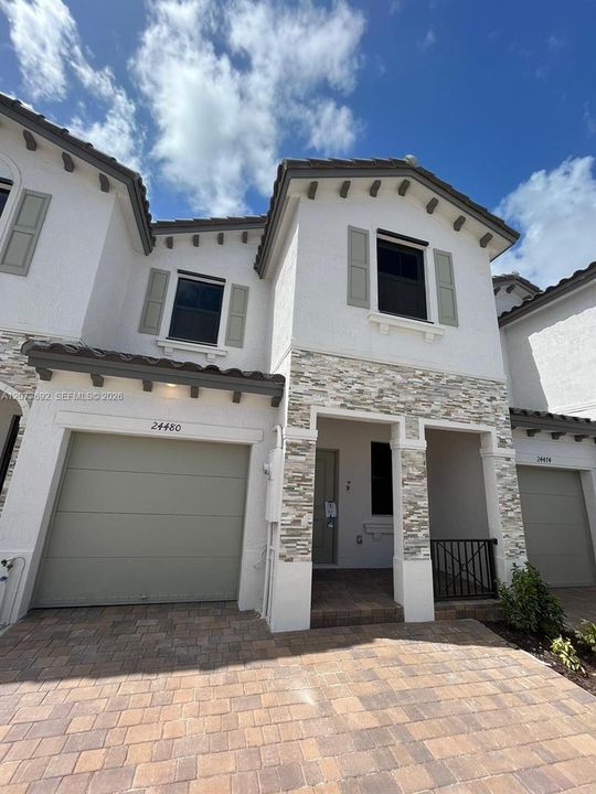 For Rent: $3,100 (4 beds, 2 baths, 1820 Square Feet)