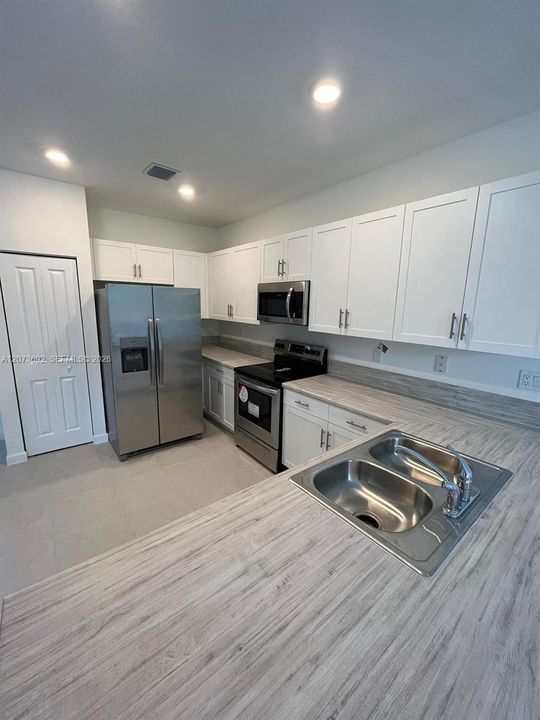 For Rent: $3,100 (4 beds, 2 baths, 1820 Square Feet)