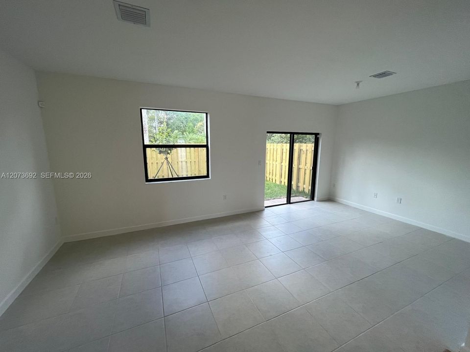For Rent: $3,100 (4 beds, 2 baths, 1820 Square Feet)