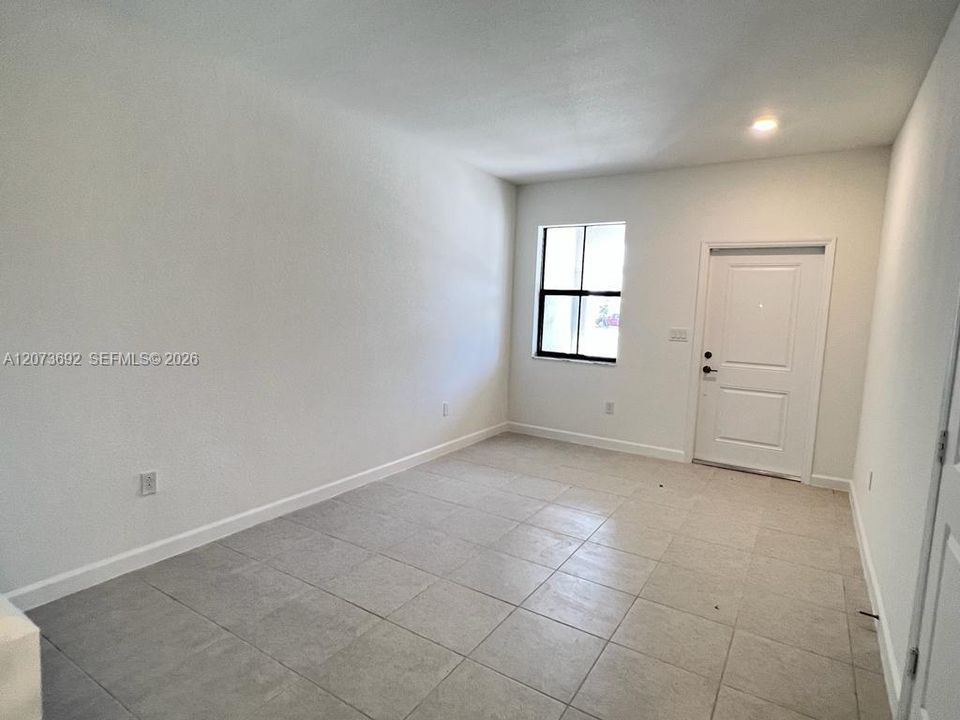 For Rent: $3,100 (4 beds, 2 baths, 1820 Square Feet)
