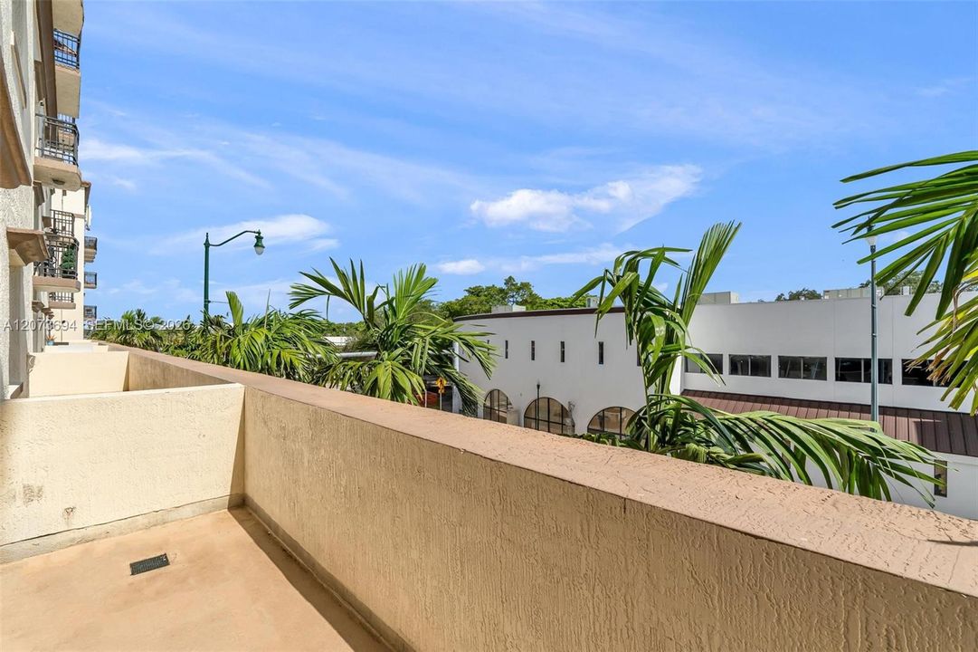 For Rent: $2,600 (2 beds, 2 baths, 1285 Square Feet)