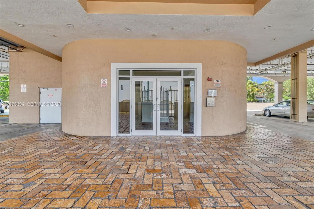 For Rent: $2,600 (2 beds, 2 baths, 1285 Square Feet)