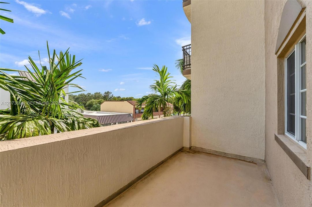 For Rent: $2,600 (2 beds, 2 baths, 1285 Square Feet)