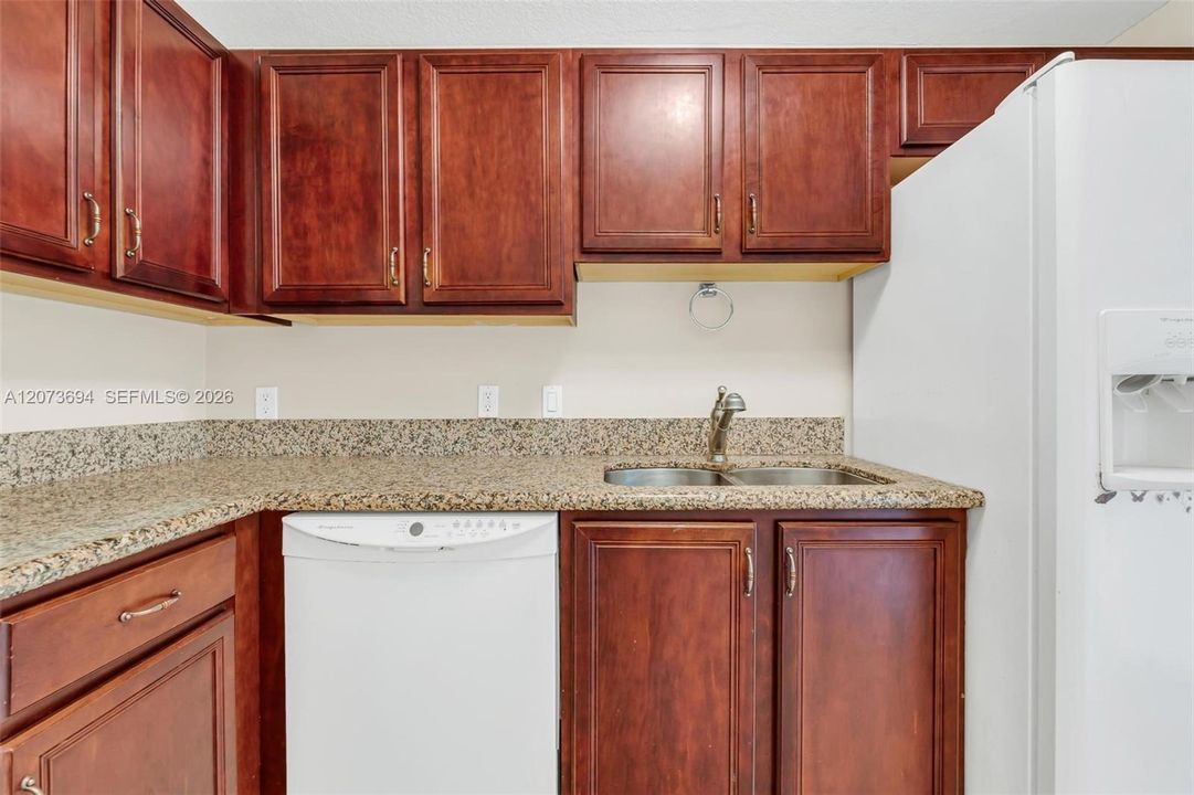 For Rent: $2,600 (2 beds, 2 baths, 1285 Square Feet)