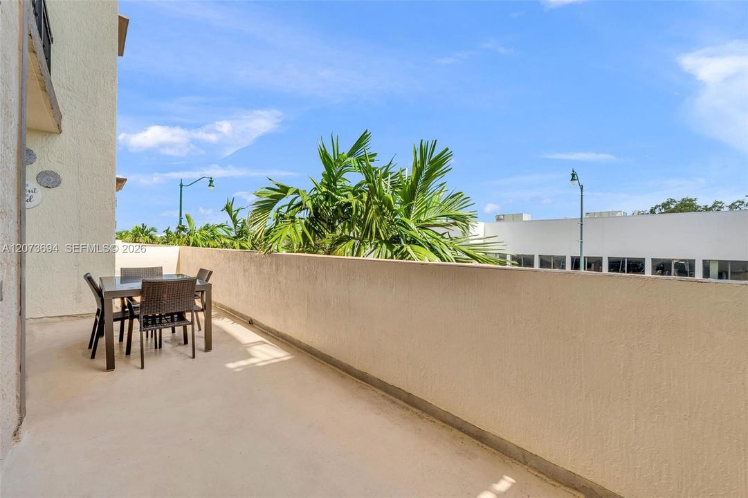 For Rent: $2,600 (2 beds, 2 baths, 1285 Square Feet)