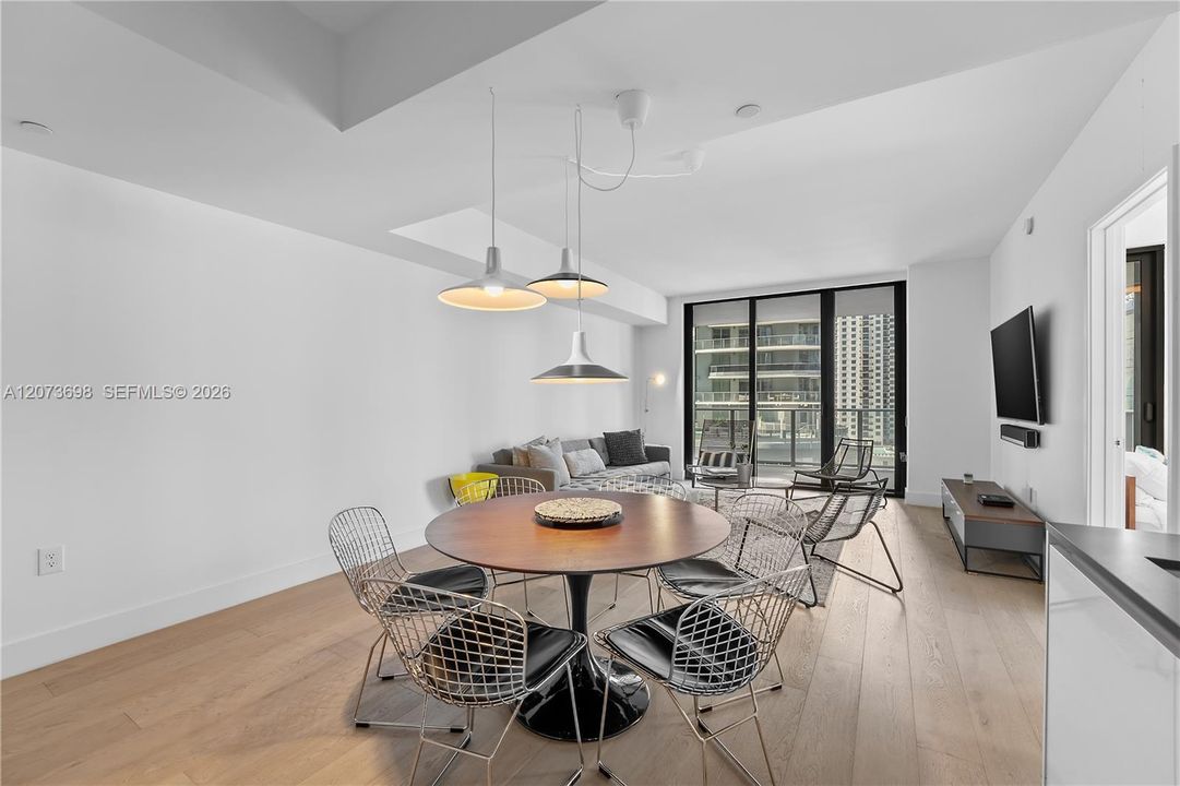В аренду: $4,950 (1 спален, 1 ванн, 975 Квадратных фут)
