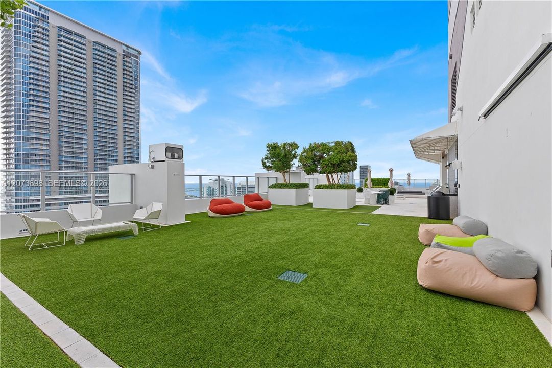 В аренду: $4,950 (1 спален, 1 ванн, 975 Квадратных фут)