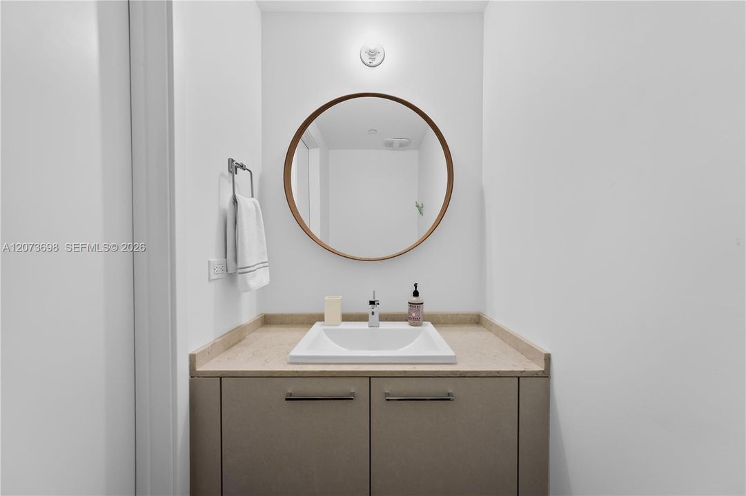В аренду: $4,950 (1 спален, 1 ванн, 975 Квадратных фут)