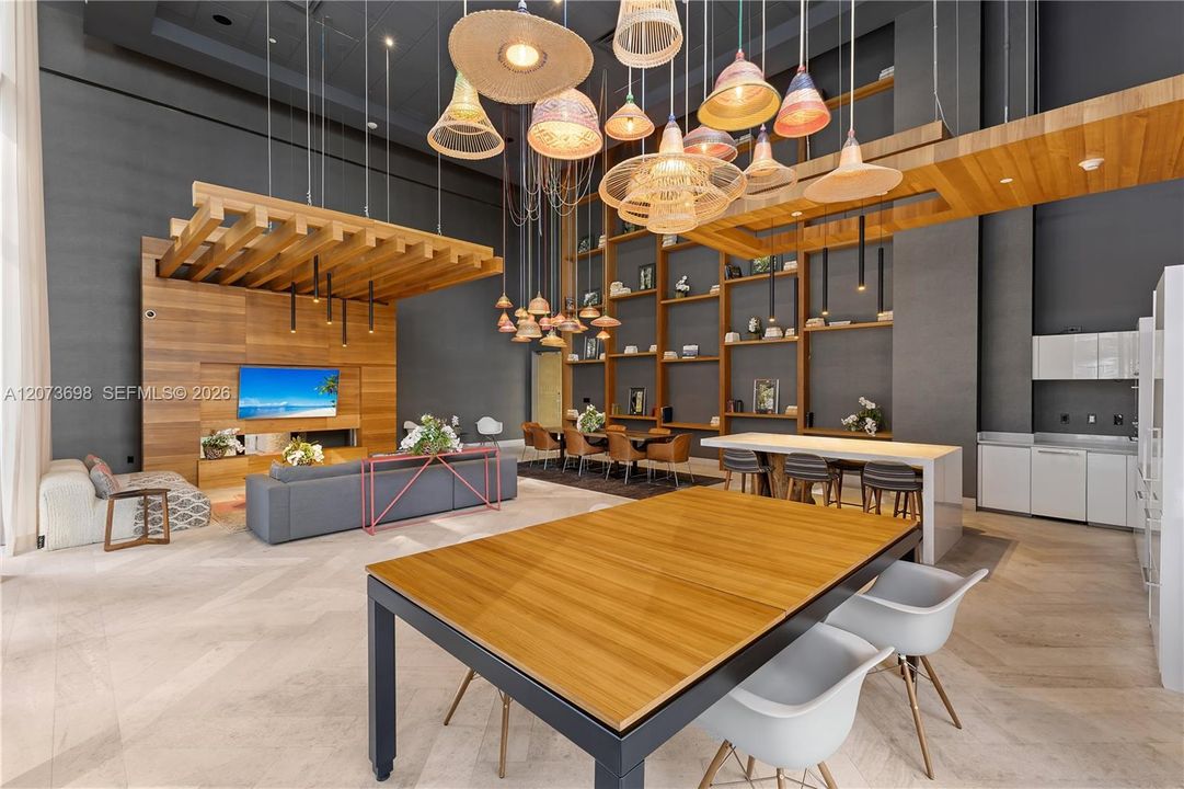 В аренду: $4,950 (1 спален, 1 ванн, 975 Квадратных фут)