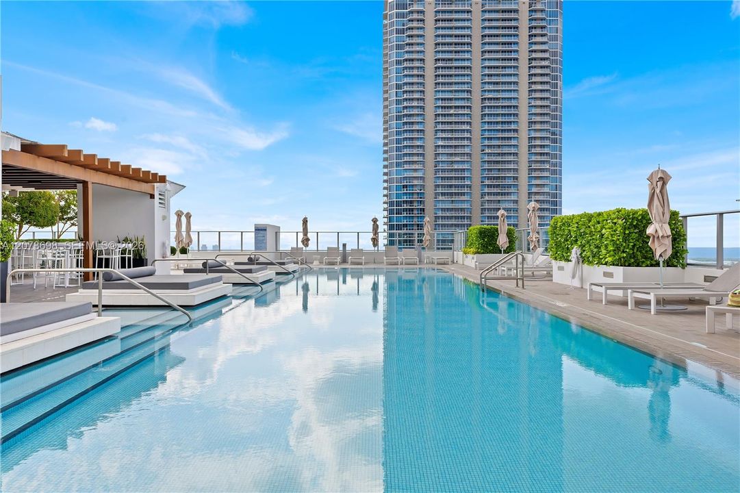 В аренду: $4,950 (1 спален, 1 ванн, 975 Квадратных фут)