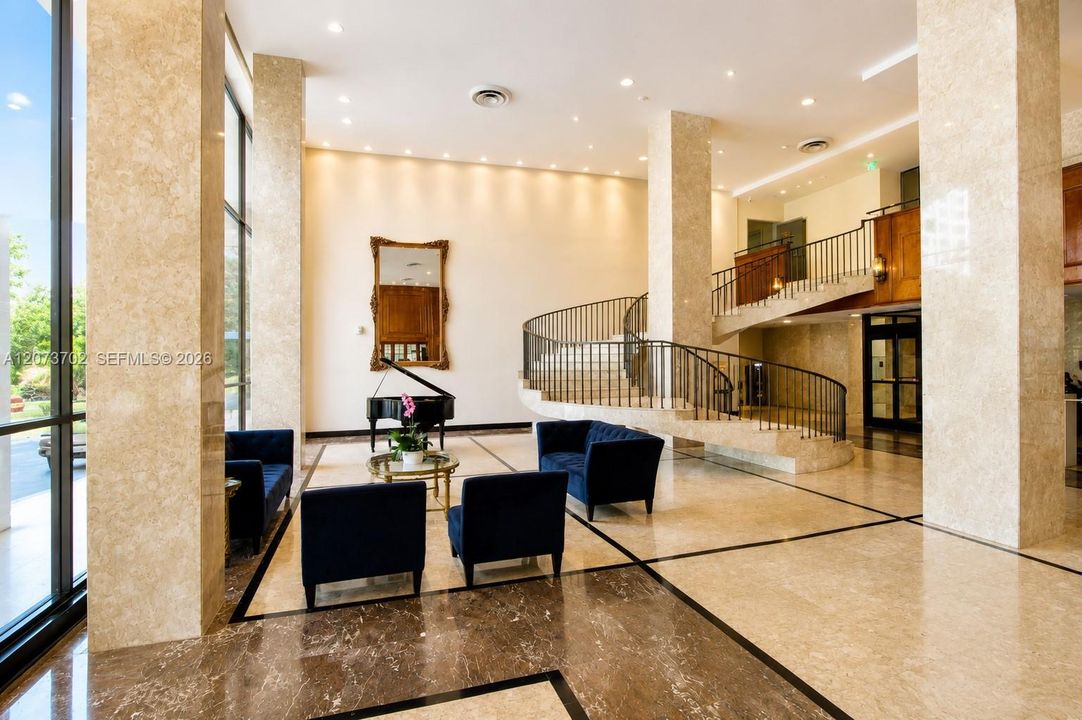 For Sale: $795,000 (2 beds, 2 baths, 930 Square Feet)