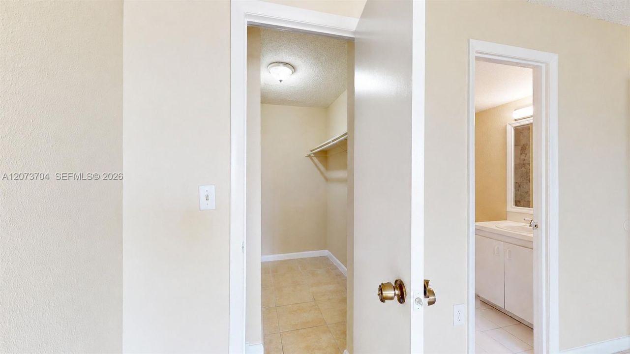 En Venta: $260,000 (2 camas, 2 baños, 1010 Pies cuadrados)