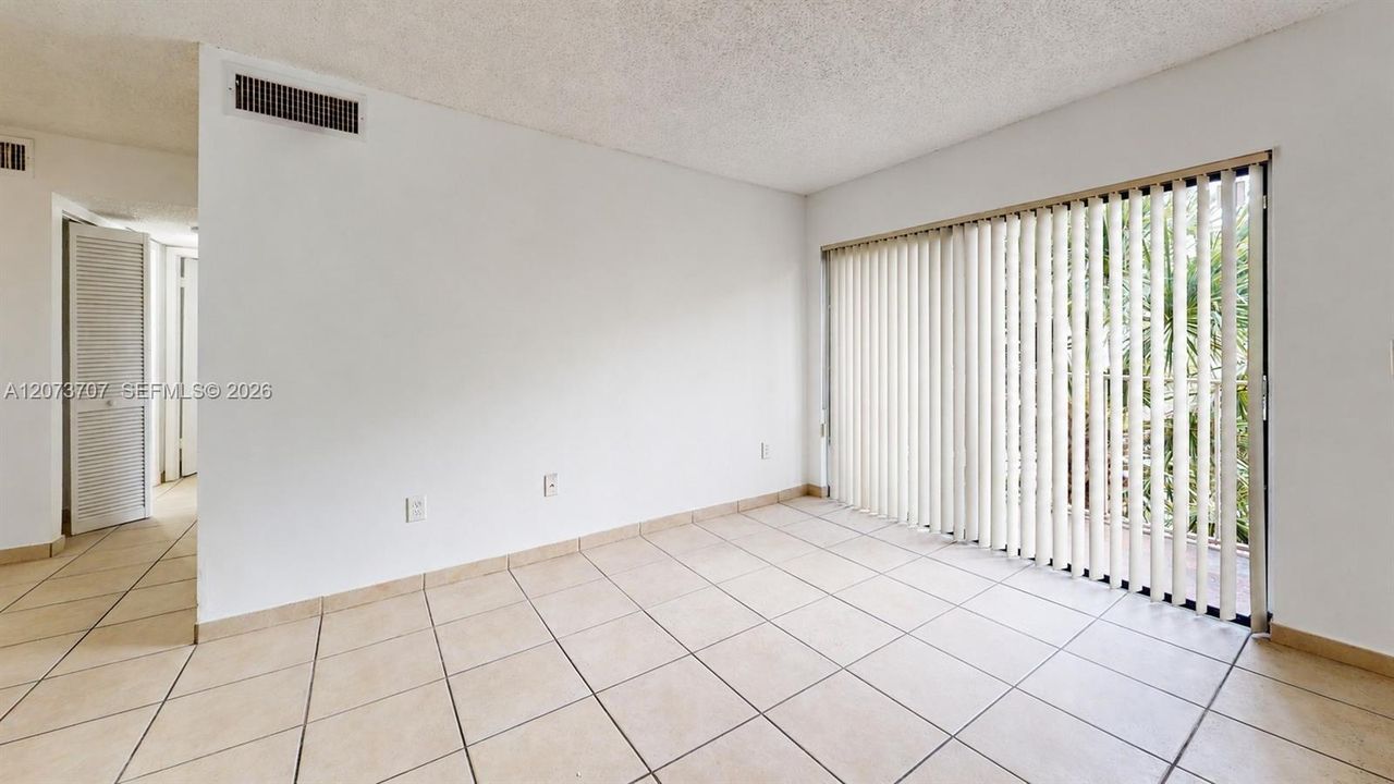 En Venta: $245,000 (2 camas, 2 baños, 896 Pies cuadrados)