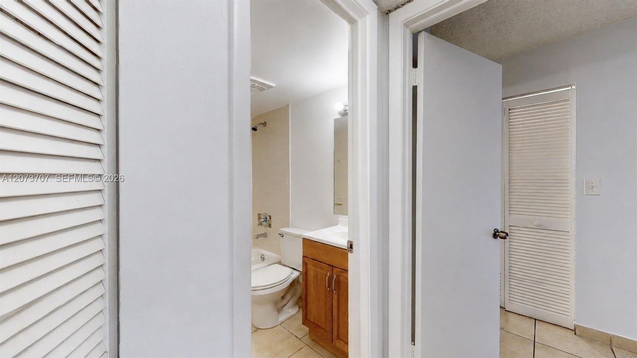En Venta: $245,000 (2 camas, 2 baños, 896 Pies cuadrados)